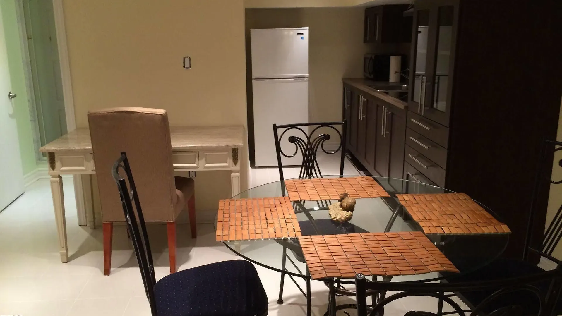 Toronto Garden Inn Bed & Breakfast