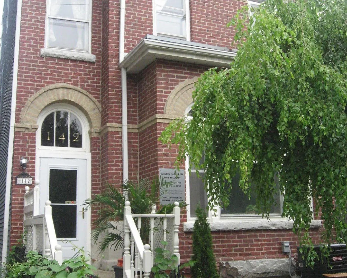 Toronto Garden Inn Bed & Breakfast